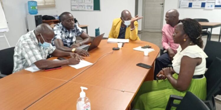 Reunião de briefing com o novo consultor STOP Team de comunicação